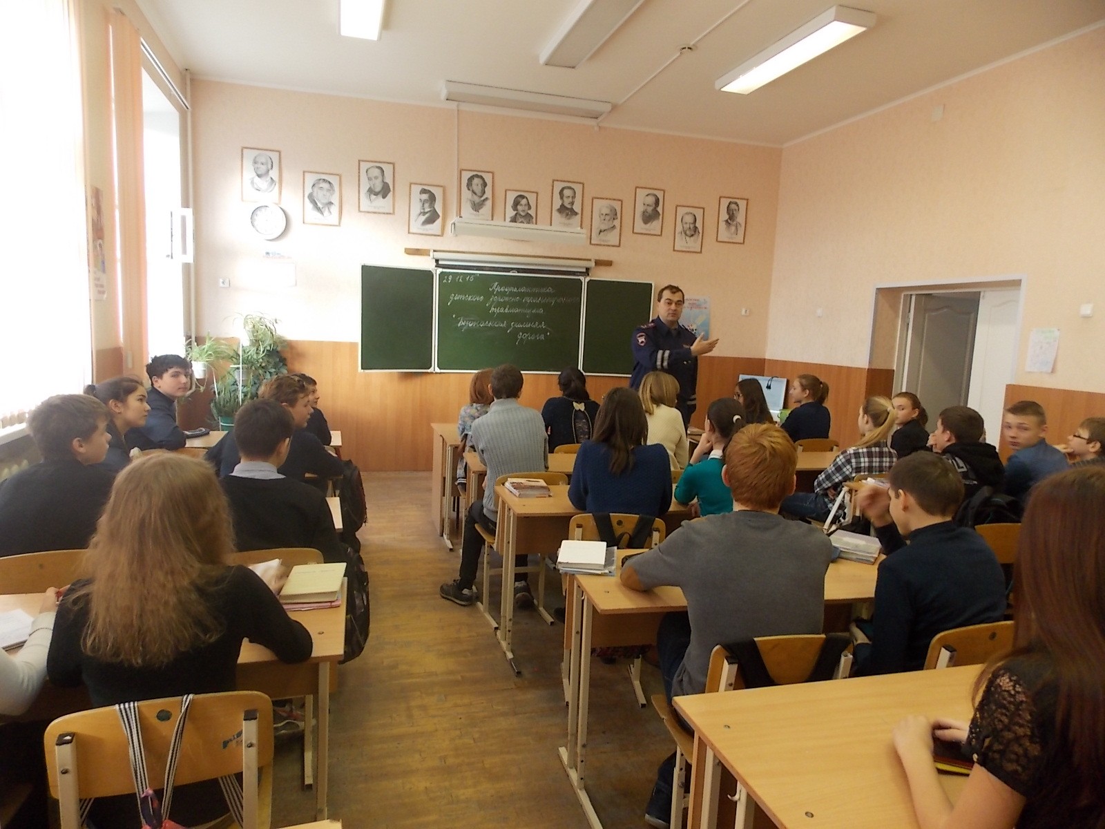 Подробнее о статье Беседы с несовершеннолетними с целью недопущения совершения подростками противоправных действий.