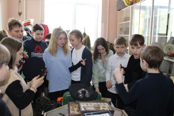 Подробнее о статье Экскурсия для 5 б класса в школьный музей «Исток»