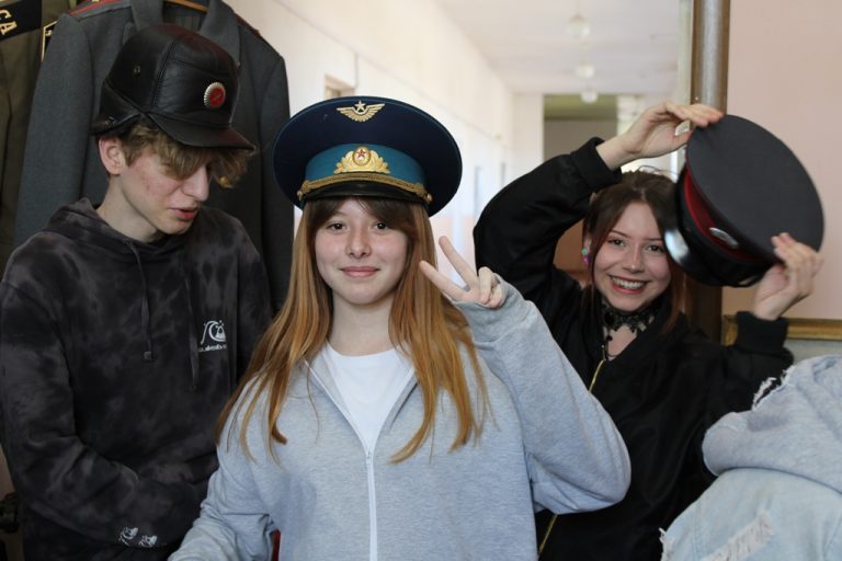 Подробнее о статье Экскурсия для 9 в класса в школьный музей «Исток»