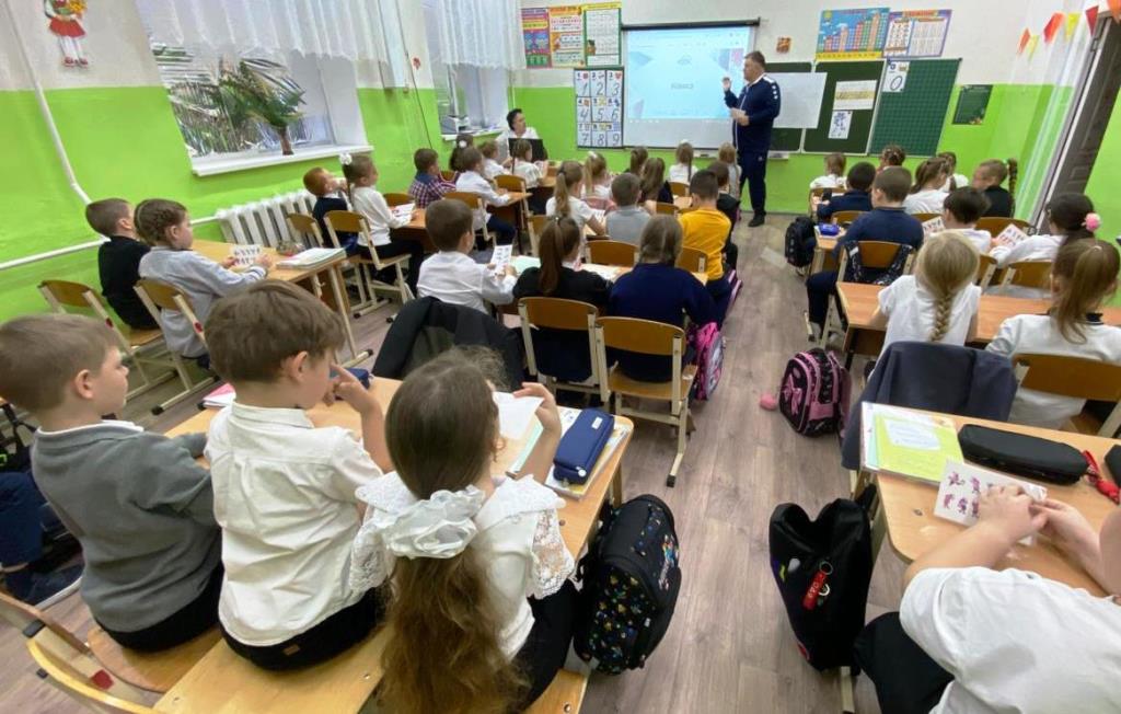 Вы сейчас просматриваете Урок безопасности «Футбол помогает»